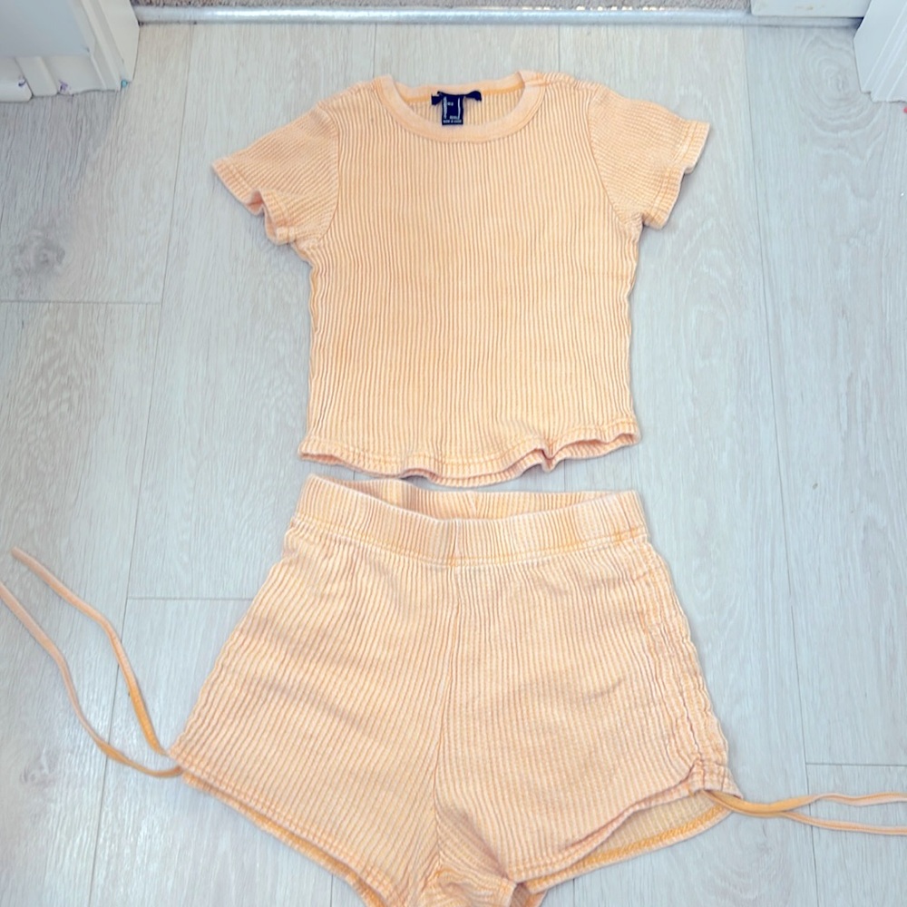 Selling pink/orange Forever 21 Pajamas.